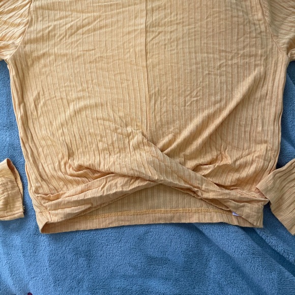 Yellow long sleeve crop top - Picture 3 of 3